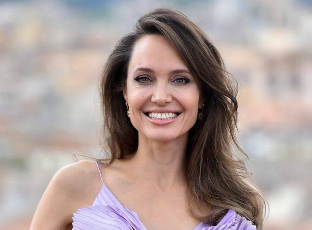 Анджелина Джоли щедро отметила 45-летие