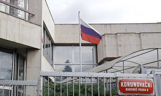 Власти Чехии выслали из страны двух российских дипломатов