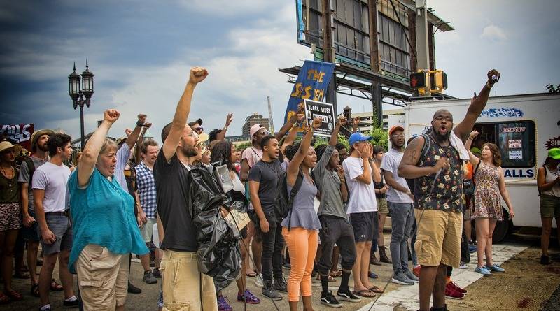 Движение Black Lives Matter создаст отряд вооруженных «миротворцев» для борьбы с жестокостью полиции