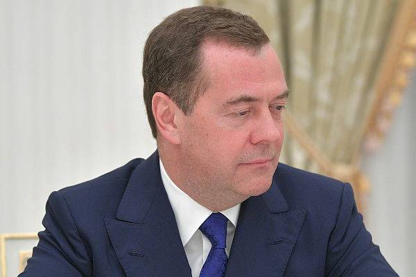 Медведев назвал странным существом главу СНБО после слов о «развале» России