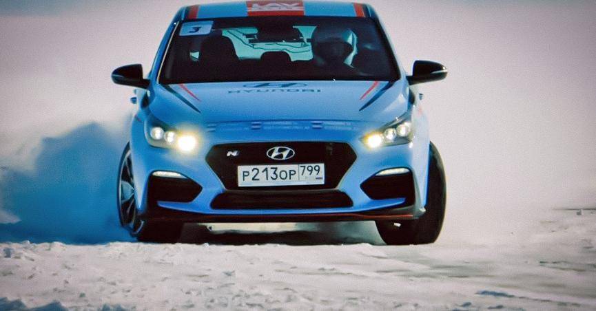 Hyundai i30N разогнался до рекордной скорости на льду Байкала