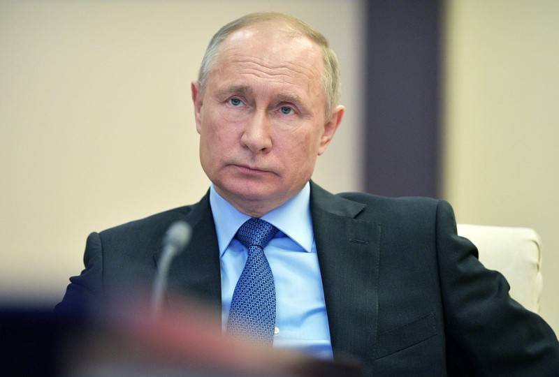 Работу Путина на посту президента одобряют две трети россиян