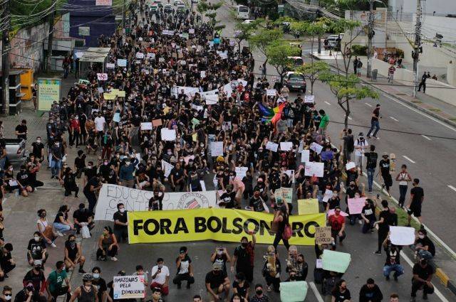 Президент Бразилии призвал своих сторонников не ходить на протесты