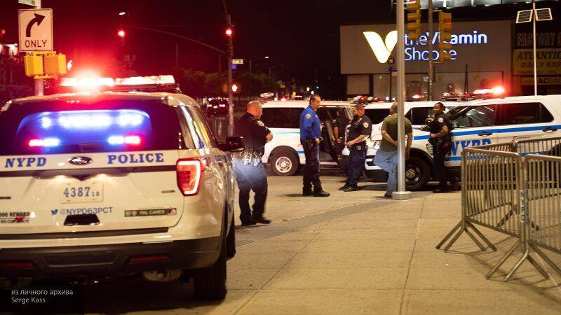 Темнокожие мародеры скрылись от "русской полиции" Бруклина на машине с фальшивыми номерами