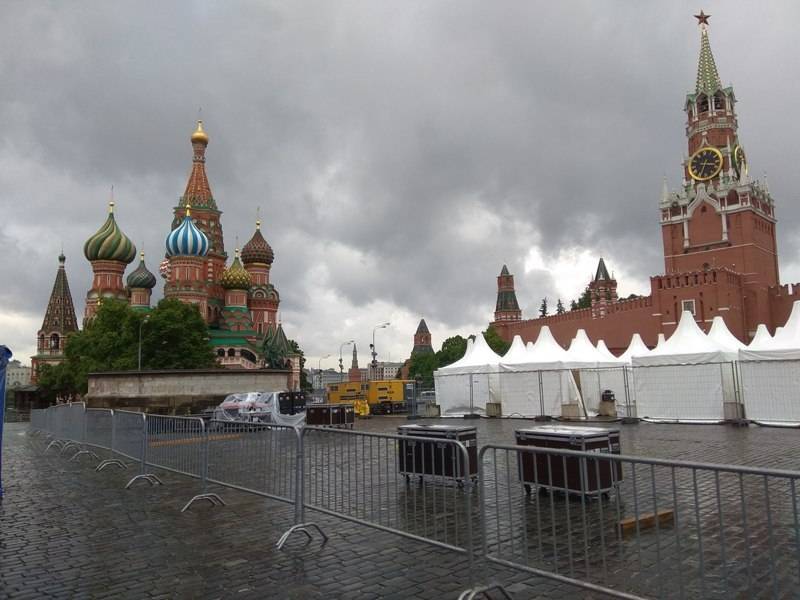 Книги за забором: Как в закрытой Москве готовятся к ярмарке на 18 тысяч человек