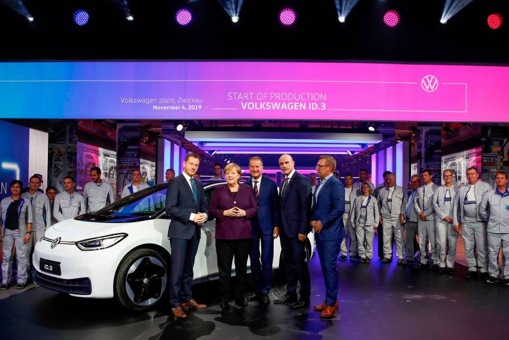 Германия разработала новую программу стимулирования покупки электромобилей — зарядная станция должна быть на каждой топливной заправке в стране, а покупатели электромобилей с ценником до €40 тыс. получат