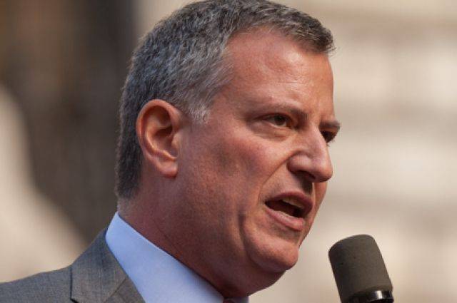Мэр Нью-Йорка призвал участников протестов пройти тест на коронавирус