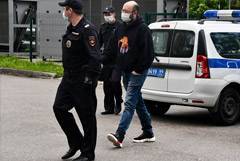 Задержанных в Москве за пикеты в поддержку Азара отпустили из полиции