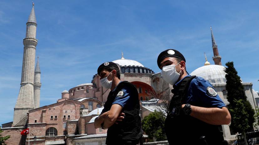 За сутки в Турции выявили 930 новых случаев коронавируса