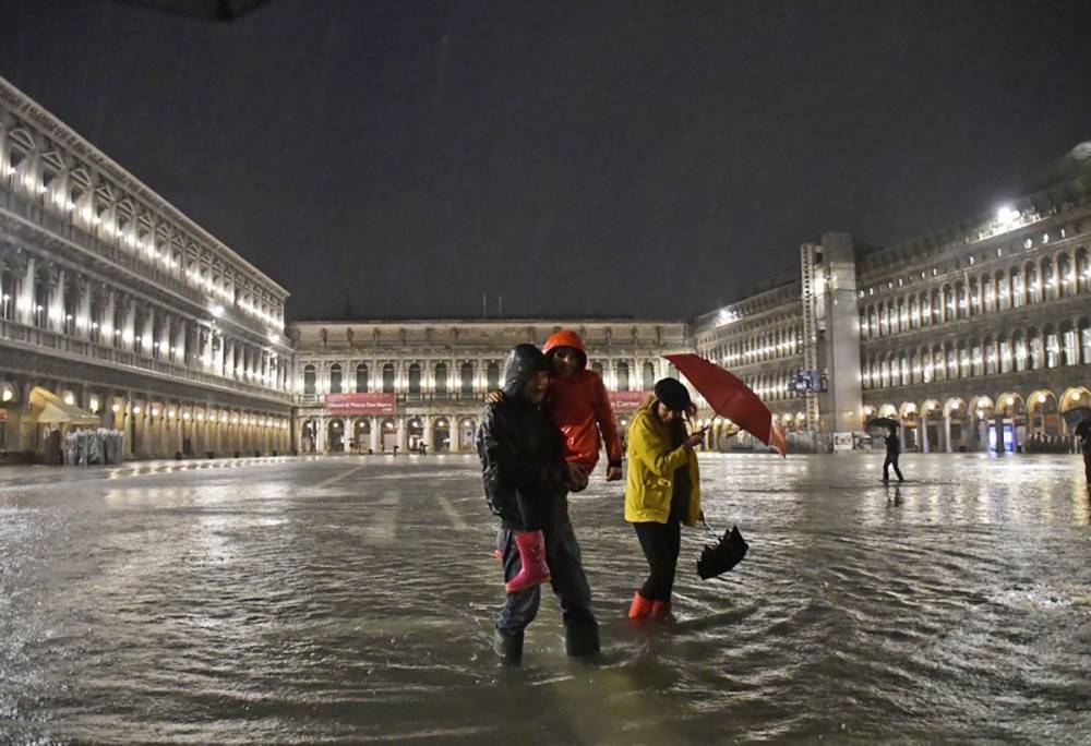 Венеция уходит под воду: мощный шторм накрыл северную Италию – впечатляющие фото, видео