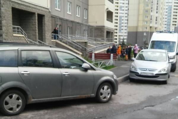 На юго-западе Петербурга упал лифт с людьми
