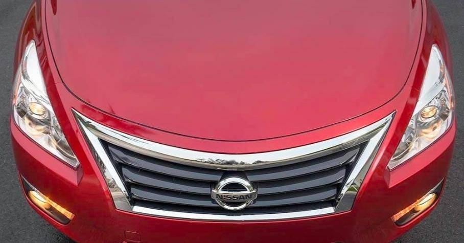 Nissan отзывает 1,9 миллиона машин из-за распахивающихся капотов