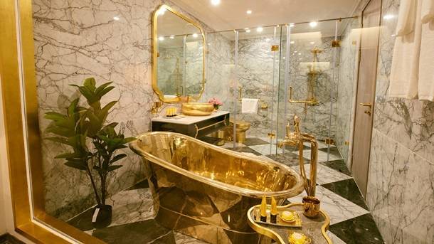Весь покрыт он золотом: во Вьетнаме открылся шикарный 25-этажный отель