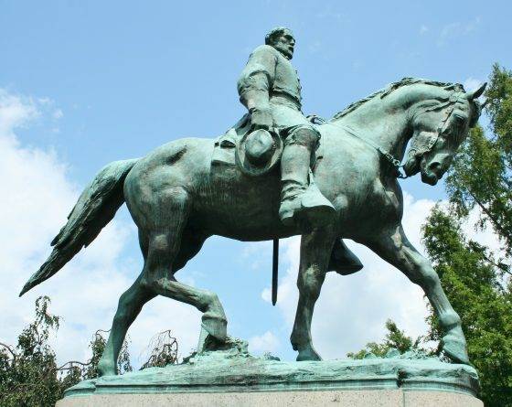 Губернатор Виргинии объявил о сносе статуи Роберта Ли