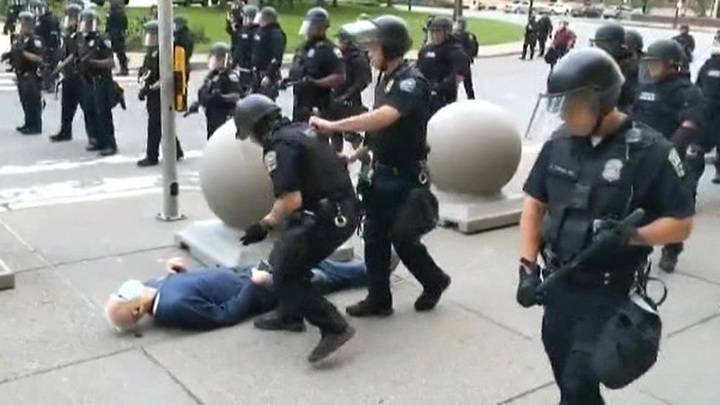 Мэры американских городов запрещают полиции применять спецприемы при задержании