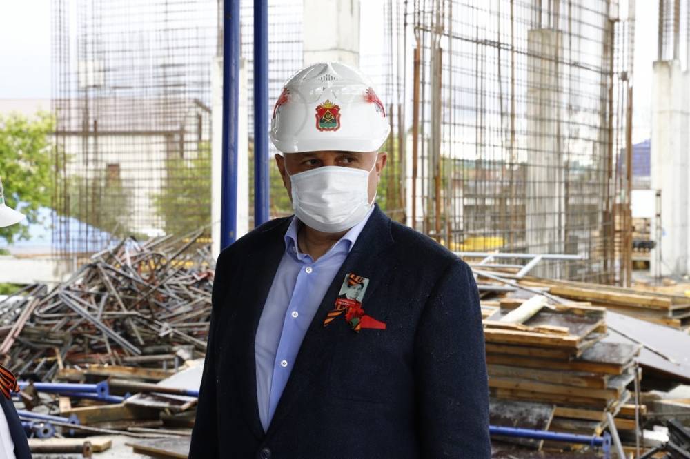 «Полнейший бардак!»: Сергей Цивилёв осмотрел строительную площадку школы в кузбасском городе
