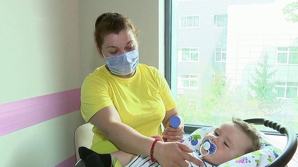 Врачи детской Морозовской больницы провели уникальную операцию в районе грудной клетки ребенка