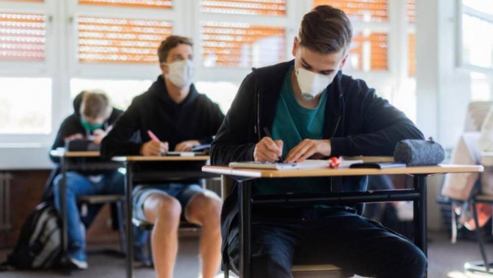 Полные классы и отсутствие дистанции: Германия хочет вернуться к привычному режиму обучения в школах