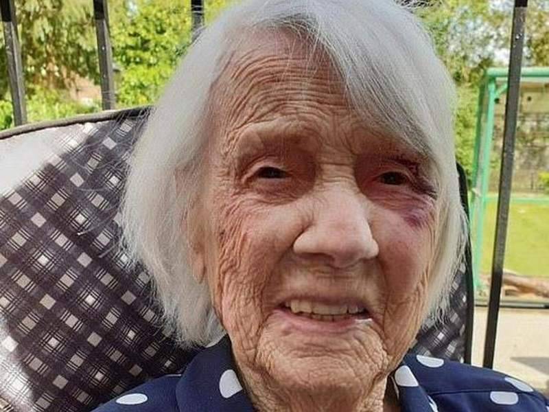 104-летняя старушка, заболевшая COVID-19, выздоровела за 10 дней