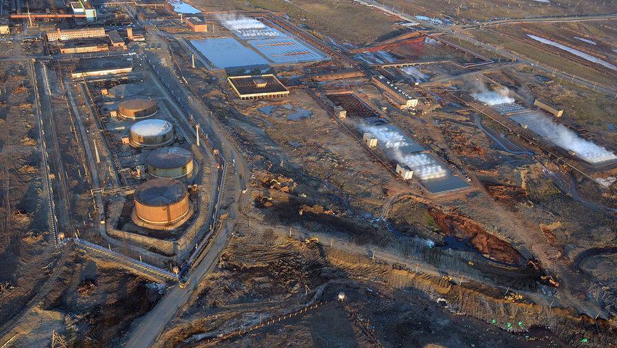 В Норильске собрали более 700 тонн нефтяной смеси после аварии