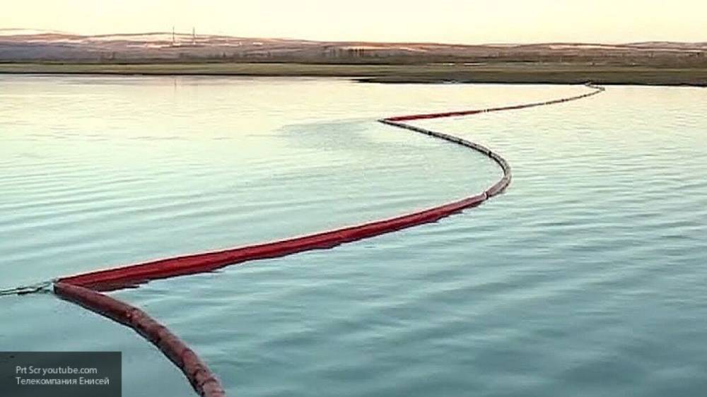 Более 700 тонн водонефтяной смеси собрано с места ЧП в Норильске