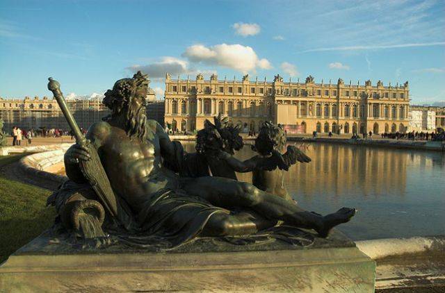 Во Франции открылся Версальский дворец