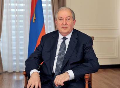 Президент Армении поздравил короля Швеции с национальным праздником