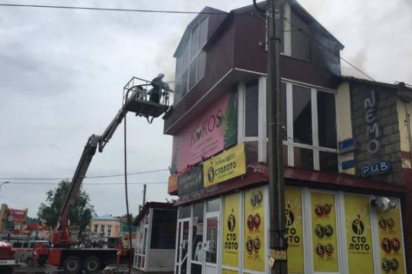 В Башкирии потушили крупный пожар в торговом центре "Лекс"