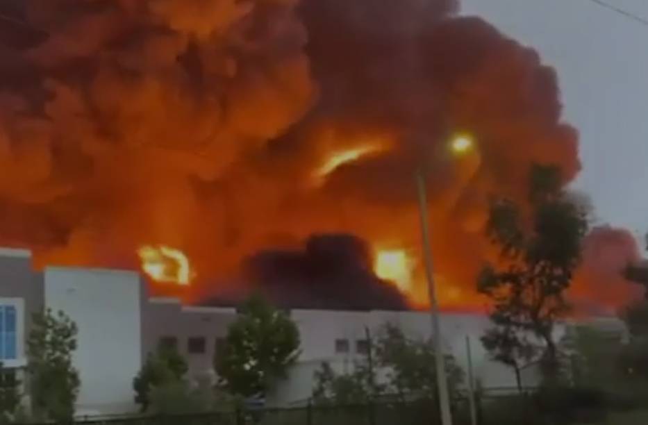 Крупный пожар произошел на складах компании Amazon в США