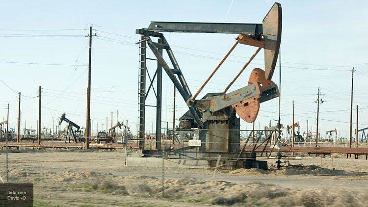 Соглашение ОПЕК о сокращении добычи нефти продлили на месяц