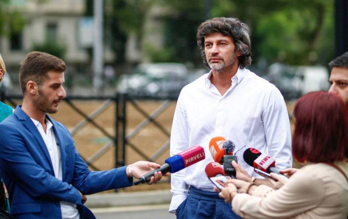 "Подарю фотболку" - Каладзе прокомментировал инцидент в сквере Тбилиси