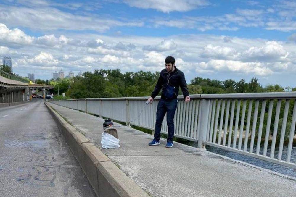 "Минера" моста Метро в Киеве доставили в психиатрическую больницу