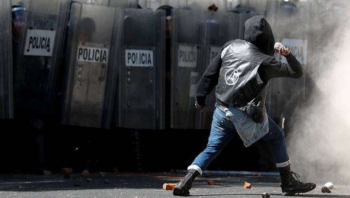 В США полиции запрещают применять против участников протестов газ и резиновые пули