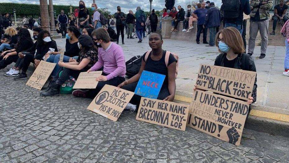 В Берлине и Париже прошли акции против расизма