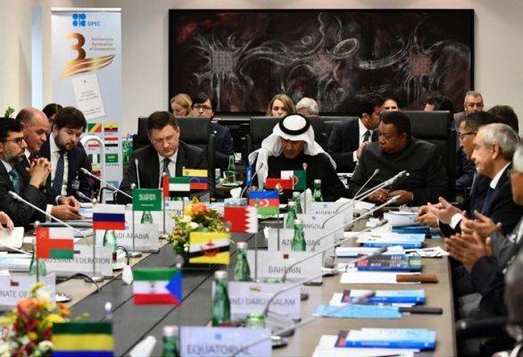 Министры ОПЕК+ продлили соглашение о сокращении добычи нефти