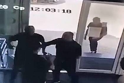 Россиянин выстрелил в хозяина кафе за отказ в просьбе сходить в туалет