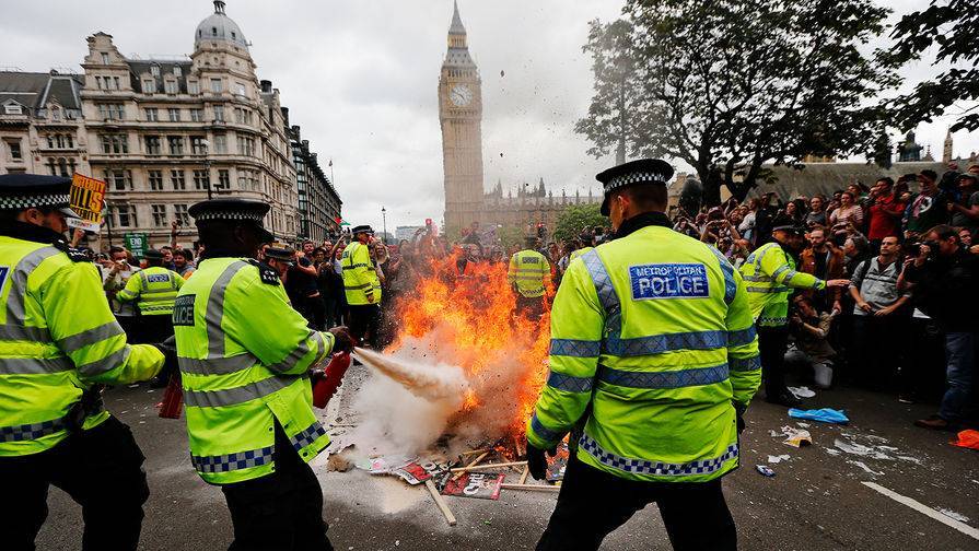 В ходе акций протеста в Лондоне пострадали 23 полицейских