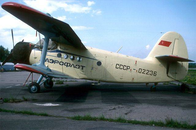 Самолет приземлился на привокзальную площадь в Хабаровском крае