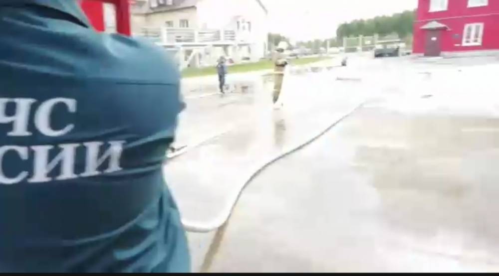 Момент гибели замначальника пожарно-спасательной части в Кузбассе попал на видео