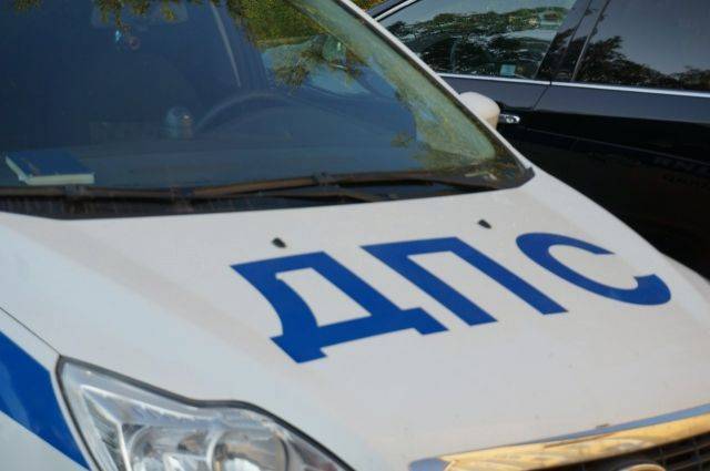 В Хабаровске пьяный водитель сбил мужчину и ребёнка на остановке