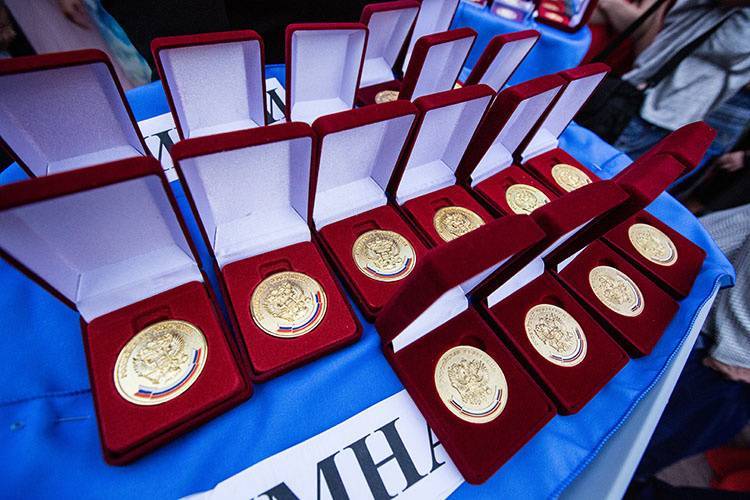 14 выпускников Глазова окончили школу с медалями