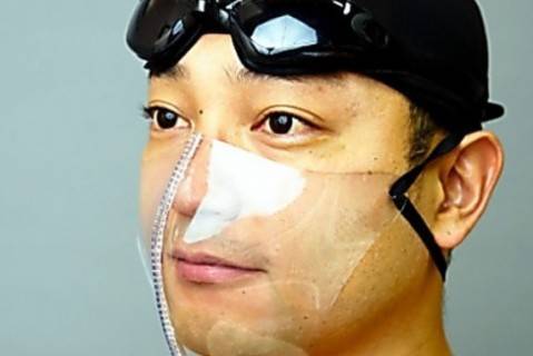 В Японии сделали защитную маску от коронавируса специально для посещений бачейна