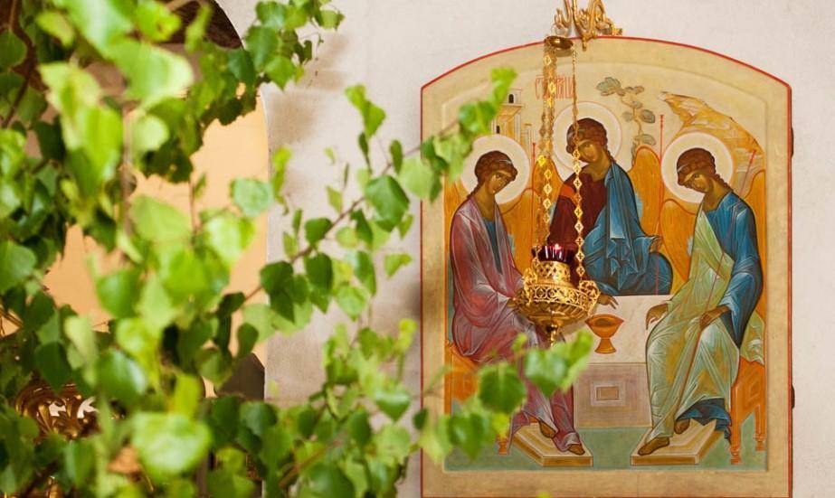Христиане отмечают День святой Троицы