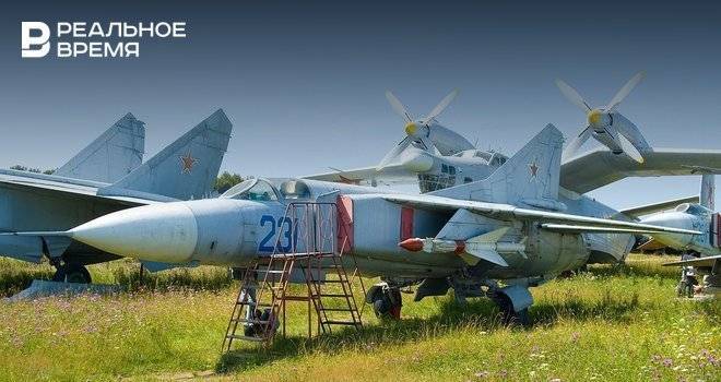 В Зеленодольске самолет МИГ-23 перевезли в сквер «Памяти и славы»