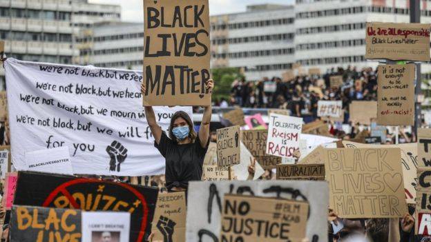 Акции против расизма и произвола полиции вывели на улицы мира тысячи людей