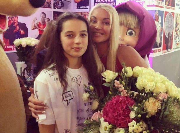 Дочь Анастасии Волочковой приехала к маме после длительной разлуки