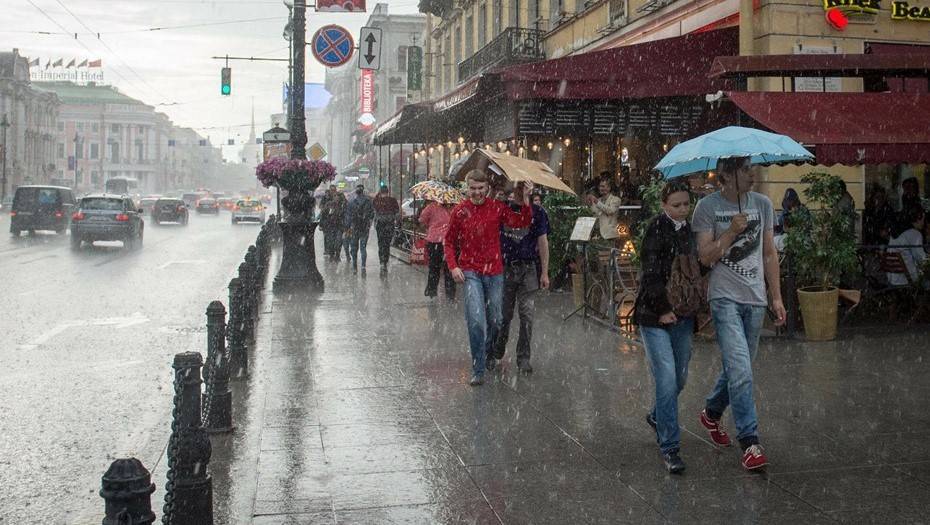"До рекордных показателей": жара в Петербург пришла с дождями