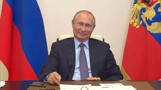 Путин призвал "как можно быстрее" снимать ограничения из-за коронавируса