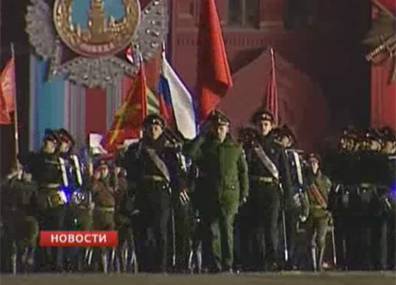 В Москве прошла ночная репетиция военного парада