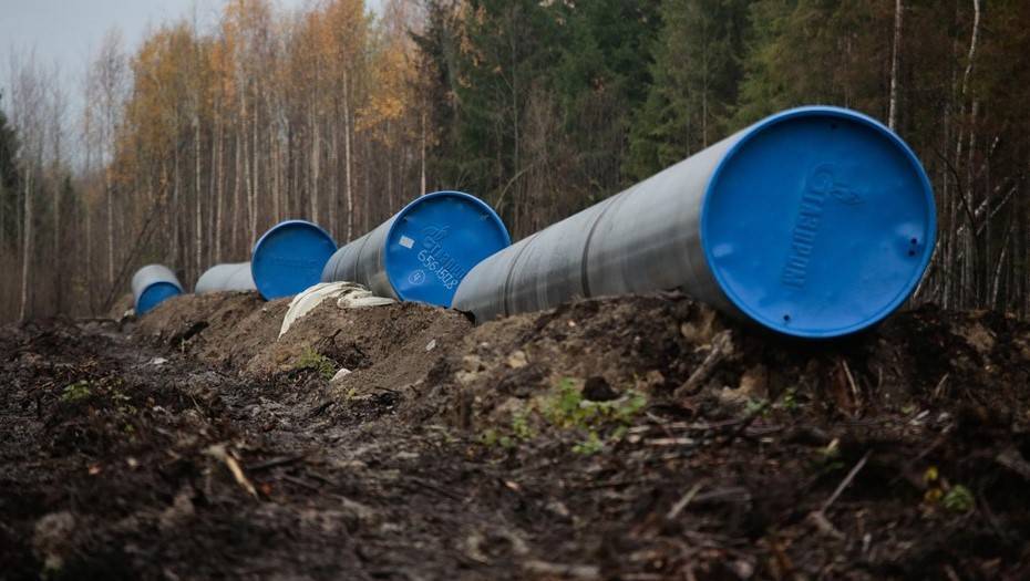 "Газпром" объявил о закупке труб на рекордные 100 млрд рублей